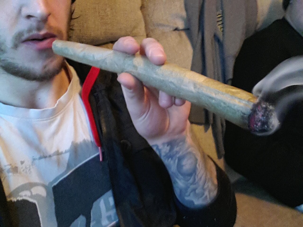 Smokes blunt from lil pump toes best adult free photo
